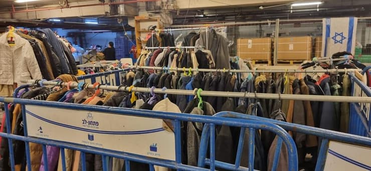 "השנה ראינו יותר מתמיד את כוחה של הסולידריות החברתית". מעילים שנאספו במסגרת המיזם   