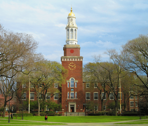 החל את לימודיו לתואר ראשון בכימיה בברוקלין קולג'. ספריית האוניברסיטה (צילום: ויקימדיה, Beyond My Ken) החל את לימודיו לתואר ראשון בכימיה בברוקלין קולג'. ספריית האוניברסיטה