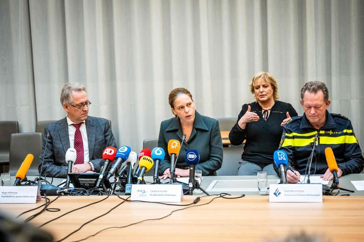 הולנד התובע הראשי של רוטרדם ו ראש ראשת העיר נעצר חשוד צלף סדרתי