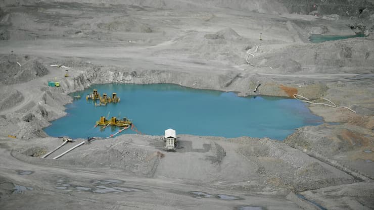 מכרה הנחושת "קוברה פנמה". המדינה סגרה אותו באופן חד צדדי