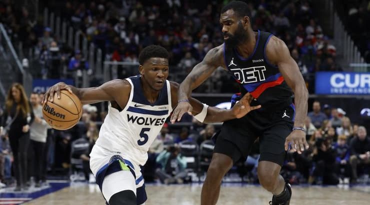 אנתוני אדוארדס מול טים הרדוויי ג'וניור