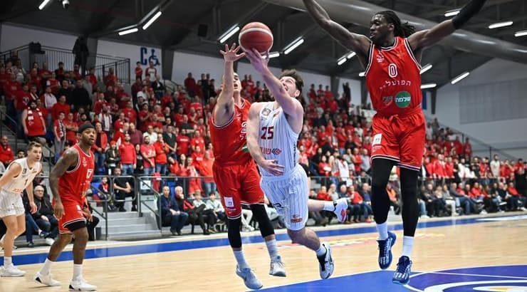 גיל נויביץ' עם ים מדר וג'ונתן מוטלי