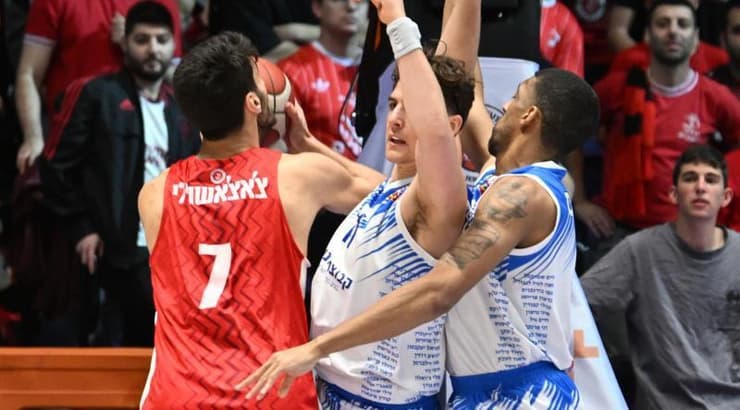 גבי צ'אצ'אשווילי מול אדם אריאל ואמין סטיבנס