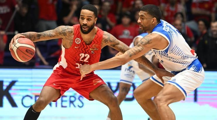 אמין סטיבנס מול טאריק פיליפ