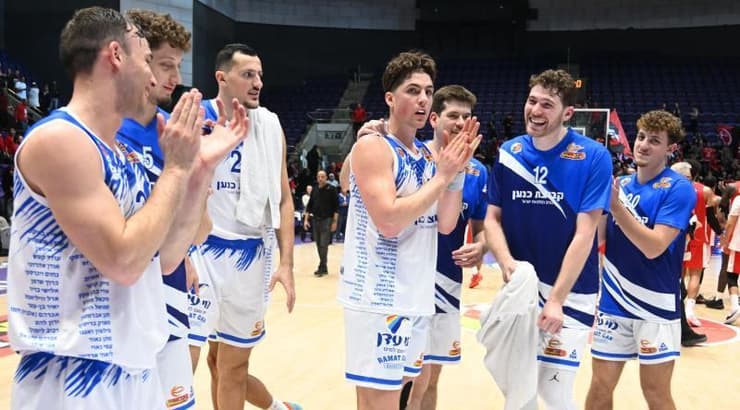 שחקני עירוני רמת גן חוגגים