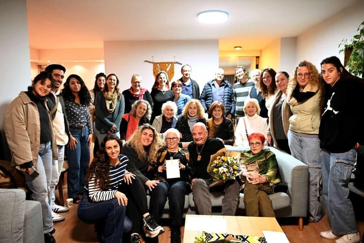 המשתתפים במפגש בין לואיס לחנה   