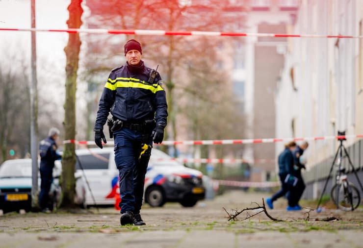 הולנד חקירה מסע ירי רצח רוטרדם רוצח סדרתי יורה צלף