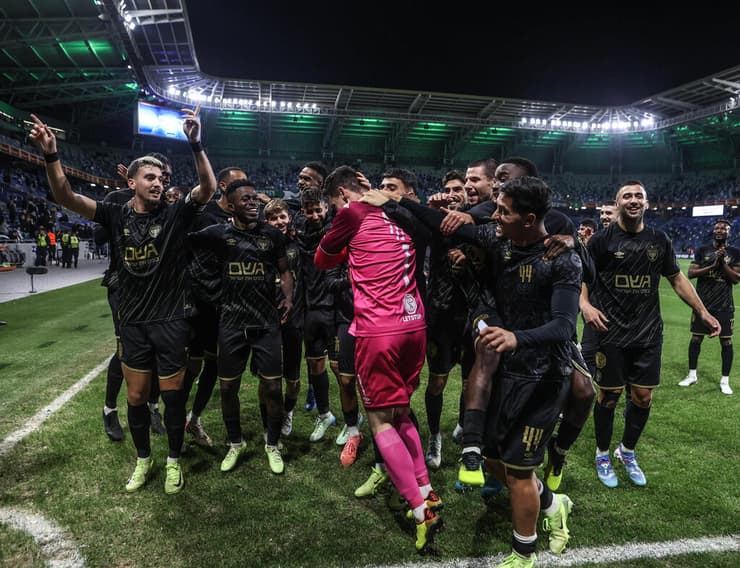 שחקני בית"ר ירושלים חוגגים אחרי הניצחון על מכבי חיפה