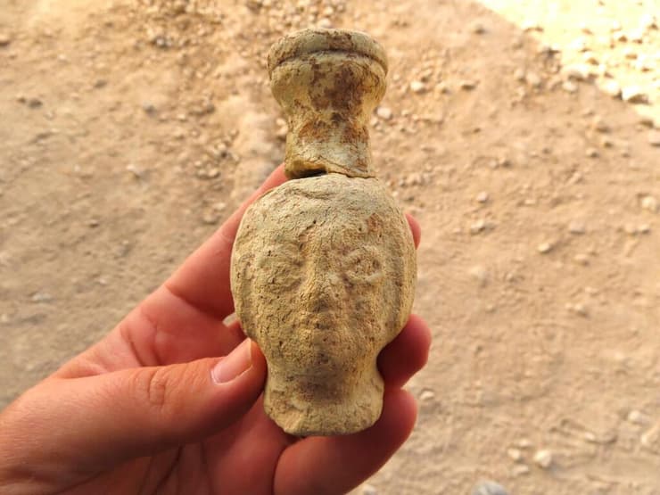 אחד הפריטים שנמצאו במקום