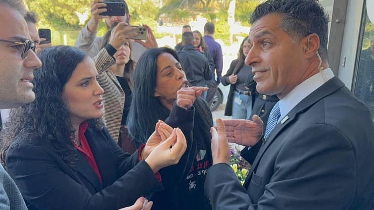 ח״כים מהאופוזיציה מנסים לסייע לעינב צנגאוקר להיכנס לכנסת