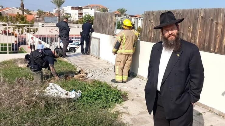 נפילת הרקטע בשדרות הנא בבית של אחד משלוחי חב״ד בשדרות