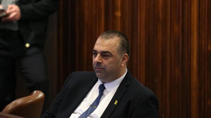 טוען כי החלטת בית הדין של הליכוד לא צריכה לחול עליו. ח"כ עפיף עבד (צילום: עמית שאבי ) השבעתו של עפיף עבד לכנסת