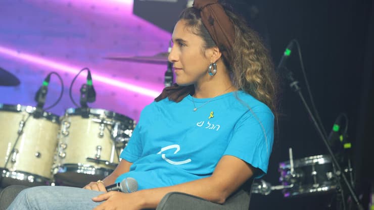 יעל לוי: ״לראות את הקהילה מגלה בים כוחות זה משהו שהולך איתי״ (צילום: דנה קופל) פאנל טל מורד - פורום דור העתיד