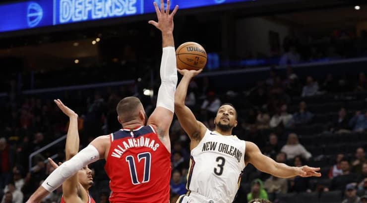 סי ג'יי מקולום בפעולה