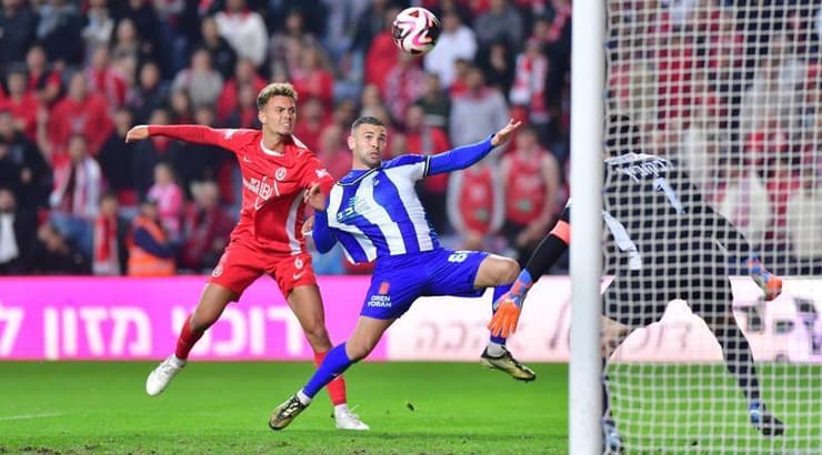 אל ים קנצפולסקי אוחז באיתי רוטמן