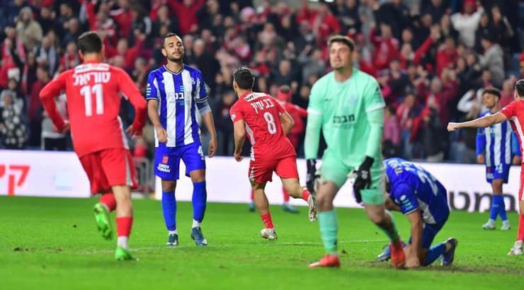 שמחה בהפועל תל אביב, אכזבה בהפועל פתח תקווה