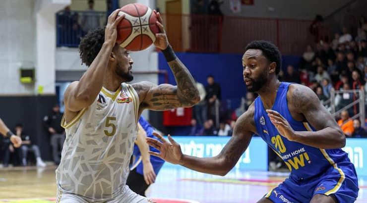 ליוואי רנדולף מול ג'יי פי טוקוטו (לילך וויס-רוזנברג) ליוואי רנדולף מול ג'יי פי טוקוטו