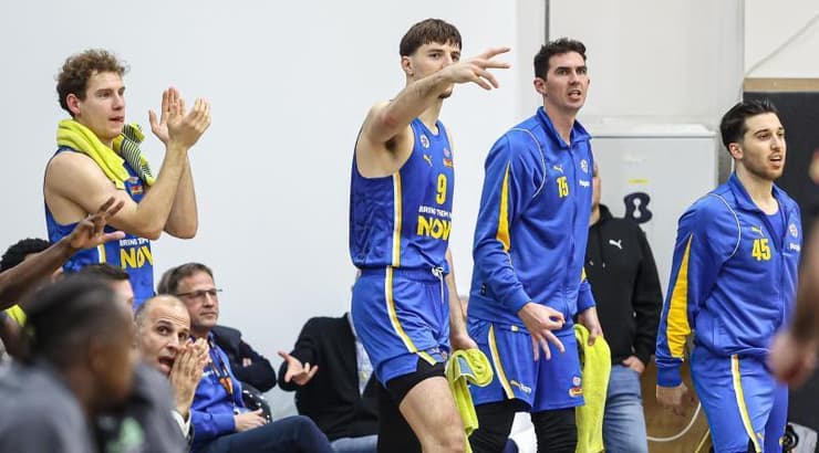 הספסל של מכבי תל אביב (לילך וויס-רוזנברג) הספסל של מכבי תל אביב