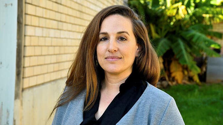 "כשחלק מהמטופלים מתפכחים ומבינים את המעשה שעשו, מתפתחת פוסט-טראומה ויחד אנחנו מעבדים את אירועי הרצח". הפסיכולוגית צליל אריאב ארז (צילום: נחום סגל) פסיכולוגית צליל אריאב ארז, בית חולים שער מנשה