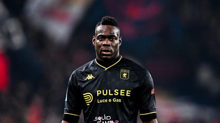 נגמר רע. באלוטלי במדי גנואה (צילום: Simone Arveda/Getty Images) באלוטלי