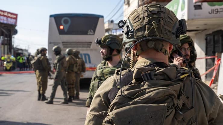 זירת הפיגוע (צילום: דובר צה"ל) כוחות צה"ל בזירת הפיגוע סמוך לאל פונדוק