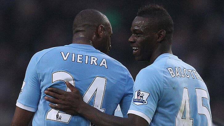 שיחקו ביחד. מריו באלוטלי ופטריק ויירה במדי מנצ'סטר סיטי ב-2010 (צילום: Alex Livesey/Getty Images) מריו באלוטלי ופטריק ויירה במדי מנצ'סטר סיטי ב-2010