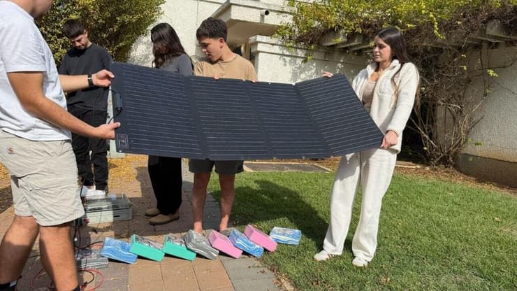 "אלה לדים שעברו שנה קשה, והם עדיין כאן, נאבקים להצליח"   