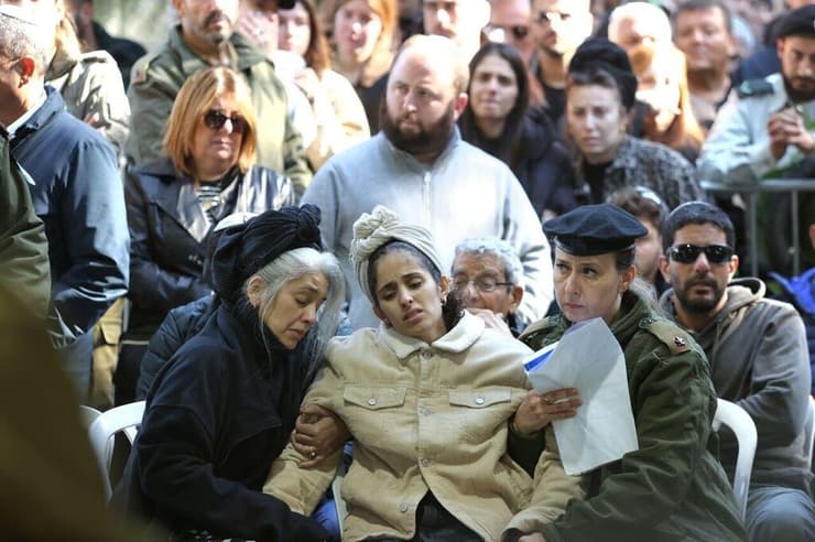 הלווייתו של רס"ן דביר ציון רווח (צילום: אלכס קולומויסקי) הלוויתו של רס"ן דביר ציון רווח ז"ל בבית העלמין הצבאי הר הרצל