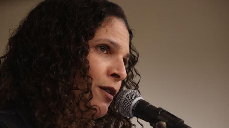 אורלי גלבוע, אמה של דניאלה התצפיתנית שנחטפה ב 7.10 באירוע הצדעה לתצפיתניות בפתח תקווה