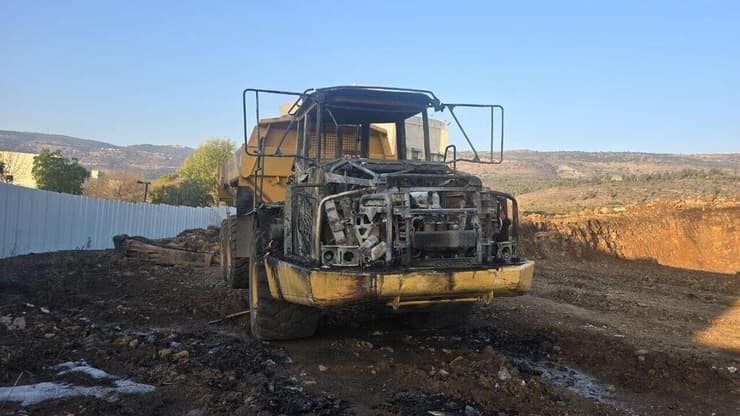 "טרור לכל דבר". נזקי הפרוטקשן בקמפוס תל חי (צילום: 'עד כאן' למלחמה בפרוטקשן) באגר אזרחי בתל חי