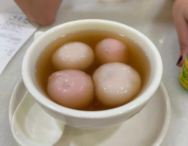 שני ובר בסינגטאנג-יואן (Tangyuan) - כדורי אורז דביקפור