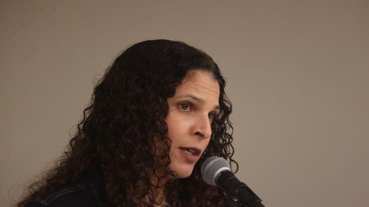 אורלי גלבוע, אמה של דניאלה התצפיתנית שנחטפה ב 7.10 באירוע הצדעה לתצפיתניות בפתח תקווה