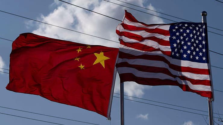 דגלי ארה"ב וסין