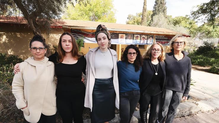 "זה פספוס של ההסברה הישראלית". שלומית צמח, איילת בויום, דפנה גרסטנר, ליאור מן וליהי לוי (צילום: גדי קבלו) מימין לשמאל: שלומית צמח, איילת בויום, דפנה גרסטנר, ליאור מן וליהי לוי