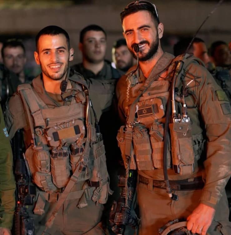 המ"פ דביר וסגנו איתן בתמונה המשותפת. עוד 2 נפצעו קשה מירי הנ"ט ( צילום: אלמוג קולט, צוות הוליווד 162) רס"ן דביר ציון רווח ז"ל וסרן איתי ישראל שכנזי ז"ל