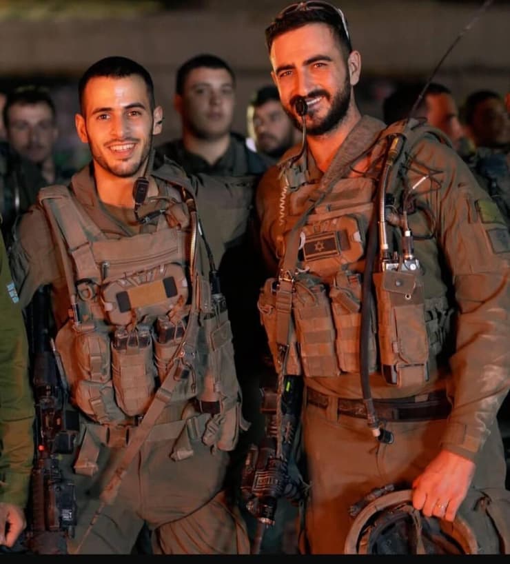 מימין: רס"ן דביר ז"ל עם סרן איתי ישראל שכנזי ז"ל. במותם ובחייהם לא נפרדו ( צילום: אלמוג קולט, צוות הוליווד 162) רס"ן דביר ציון רווח ז"ל וסרן איתי ישראל שכנזי ז"ל