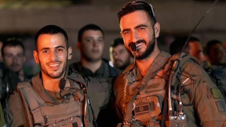 רב-סרן דביר ציון רווח וסרן איתן ישראל שכנזי. "שני לוחמים גיבורים" (צילום: אלמוג קולט, צוות הוליווד 162) רס"ן דביר ציון רווח ז"ל וסרן איתי ישראל שכנזי ז"ל