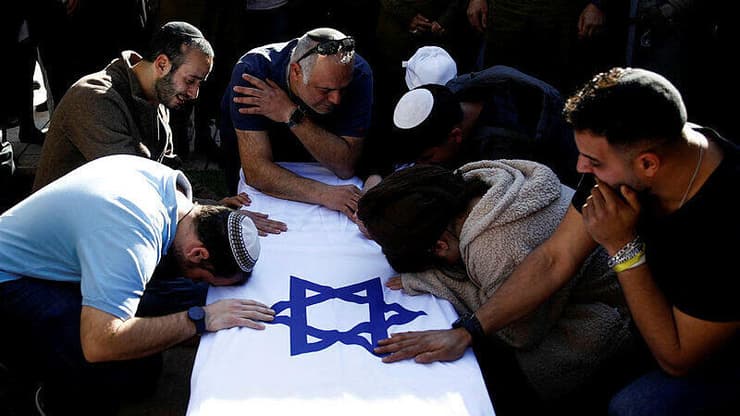 הלווייתו של סרן איתן ישראל שכנזי בית העלמין הצבאי שבחצור הגלילית