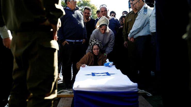 הלווייתו של סרן איתן ישראל שכנזי בית העלמין הצבאי שבחצור הגלילית