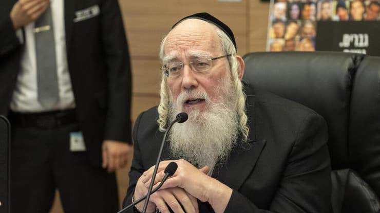 מבקש לשנות את הקריטריונים - ולעקוף את הסנקציות משתמטים. אייכלר (צילום: עמית שאבי) עדת העבודה והרווחה