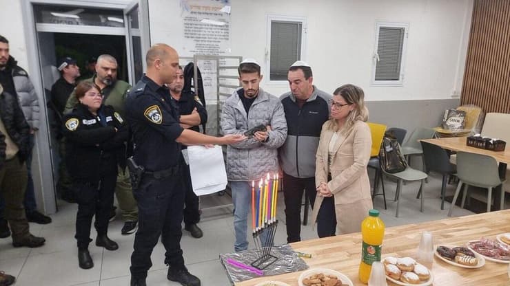 משפחתו של גיא תימור מקבלת את הטלפון שלו לאחר מותו
