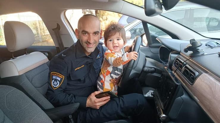 רס"ם אלעד וינקלשטיין ז"ל שנרצח בפיגוע בכפר פונדוק, עם אלמנתו טל ובנם עומר