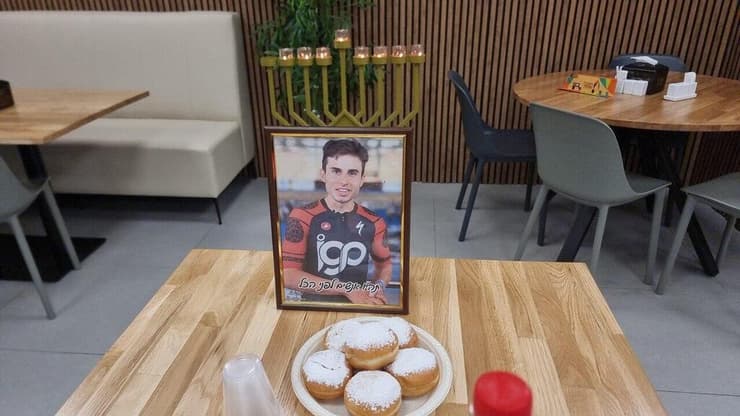 משפחתו של גיא תימור מקבלת את הטלפון שלו לאחר מותו