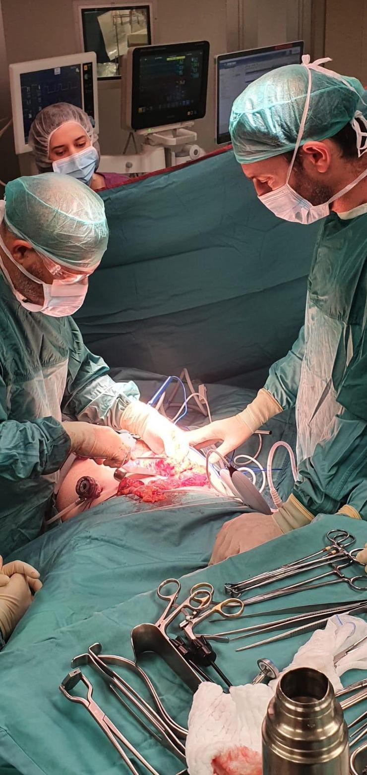 ד"ר נדב חיים בחדר הניתוח