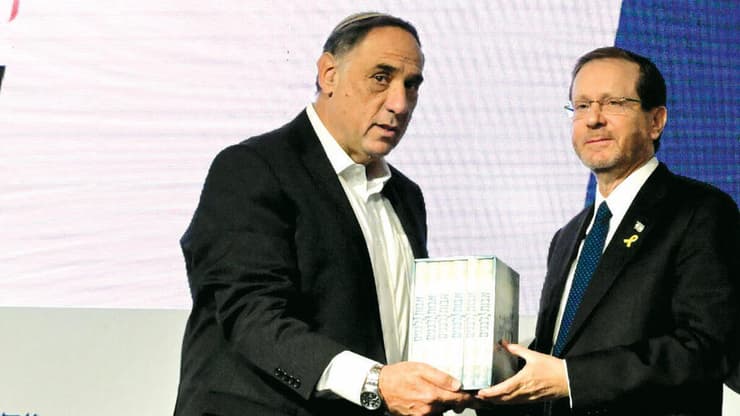 נשיא המדינה יצחק הרצוג ואלחנן גלט "בועידת החינוך הלאומית" (צילום: יוסי זלינגר) נשיא המדינה יצחק הרצוג ואלחנן גלט "בועידת החינוך הלאומית"