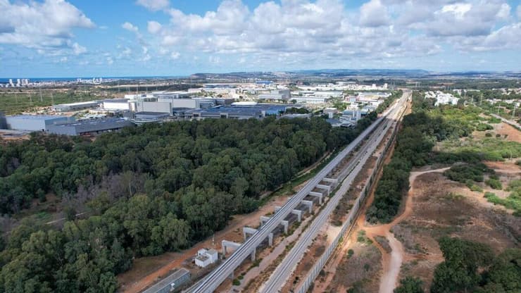 תוואי מסילת רכבת שיבנה בדרך לחדרה