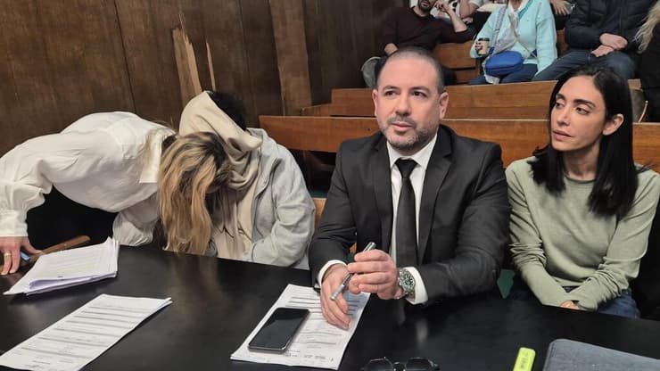 נטלי שחר בעלת גן חיוכים והגננת רונית שירה אריאל החשודות בהתעללות בבימ"ש השלום ת"א