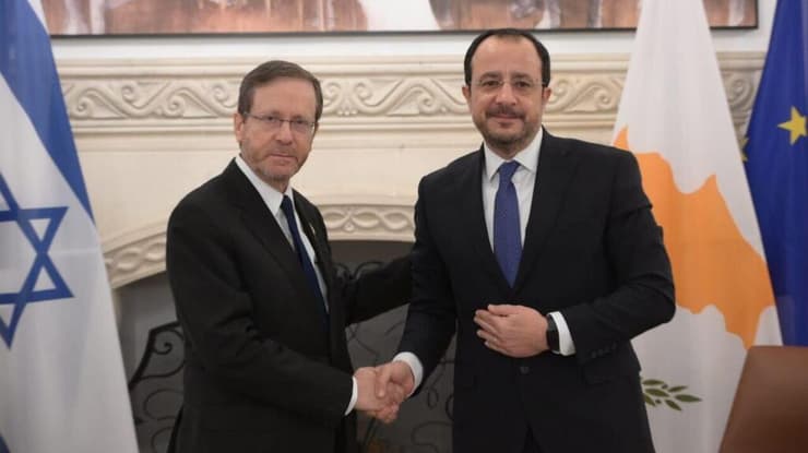 נשיא המדינה יצחק הרצוג נפגש בניקוסיה עם נשיא קפריסין  ניקוס כריסטודולידיס