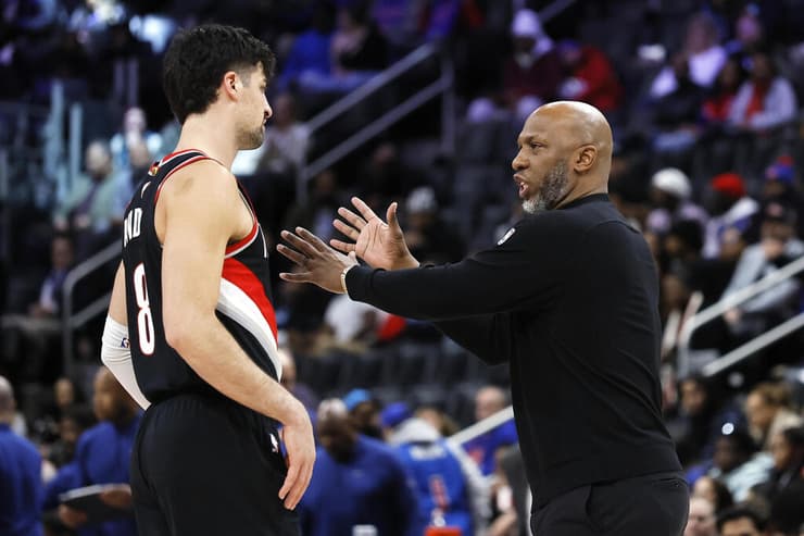 רק קצה הקרחון? בילאפס עם דני אבדיה (צילום: AP Photo/Duane Burleson) בילאפס ואבדיה