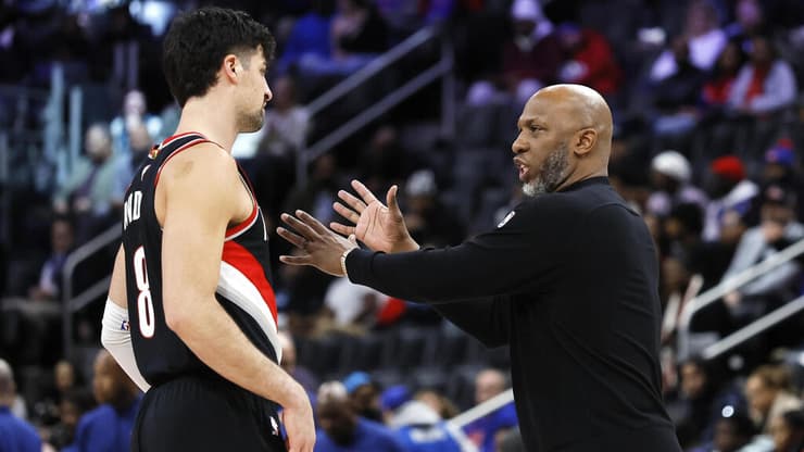 בילאפס ואבדיה (צילום: AP Photo/Duane Burleson) בילאפס ואבדיה